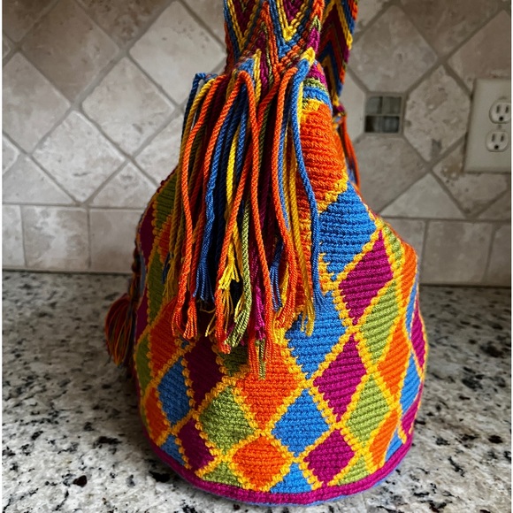 Wayuu Bucket Bag Hand-Woven Bohemian Groovy Chic Hand-Made Rainbow Colored - Picture 3 of 16